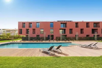 New & Bright 2Bed Ensuite, private condo with Pool
