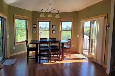 Image de Short Drive to Eaa - Spacious 5-bedroom house in brilliant Neenah with WiFi, Ac