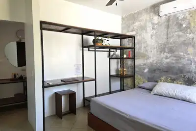 Image de Modern Apartment. In Town, Peaceful with A/C and Hot Water