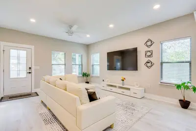 Image de Pet-Friendly Pensacola Home: Central Location