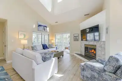 Image de Spacious Sea Colony Condo w/ Pool Access!