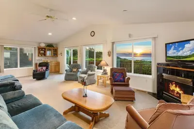 Image de Oceanfront, Panoramic Views, Firepit, Dog Kennel, Outdoor Oasis