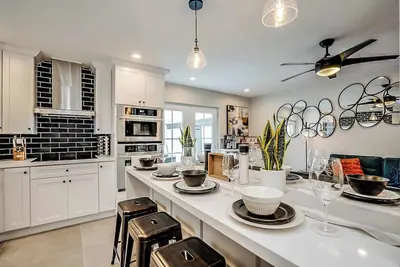 Image de 3br/3 En-Suite Bath Modern w/ Pool & Hot Tub-Scottsdale Entertainment District