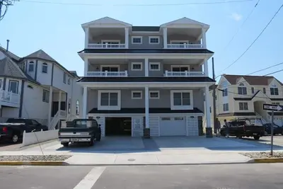 Image de Spacious 7-bedroom Waterfront Townhome In Marvelous Sea Isle City With WiFi, Ac
