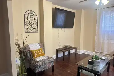 Image de Charming and Cozy 3-bedroom Row Home - Ideal for Students, Travelers & Families!