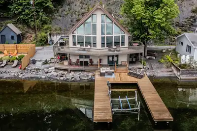 Image de *New* Luxury Lakefront Retreat | Huge Dock!