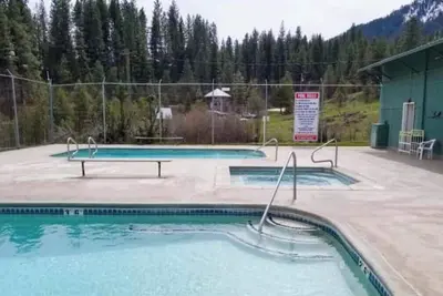 Image de Pet Freindly 3 bedroom cabin, WiFi, Ac in beutifull Garden Valley with comm pool