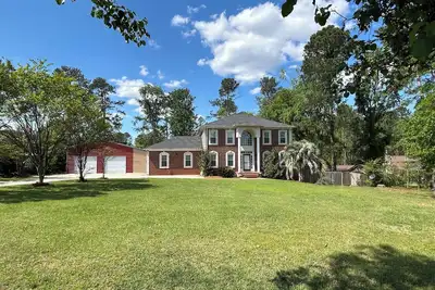 Image de Spacious 5-bdrm, 4bth with Ac, WiFi, fenced yard, outdoor pool in charming Evans