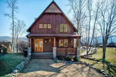 Image de Grin'Inn Bear It at Eagles Nest - Village home with views, 2 king beds