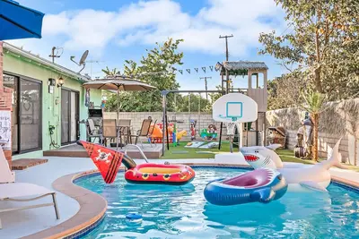 Image de Pirates Cove: Heated Pool, Arcades, Playground and more!