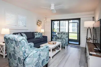 Image de Beautiful Beachfront Condo Steps From The Beach On Sanibel Island - Sandalfoot 2d1