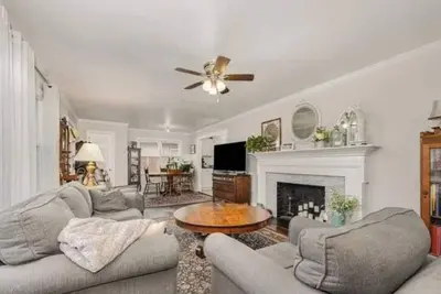 Image de Hidden Hideaway High Point (Blue Bungalow)