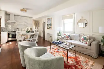 Image de Historic Charm & Modern Comfort in Prime Location