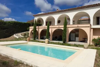 Image de Villa 'Cabri 5 Chambres Piscine' avec vue sur la mer, Wi-Fi et climatisation