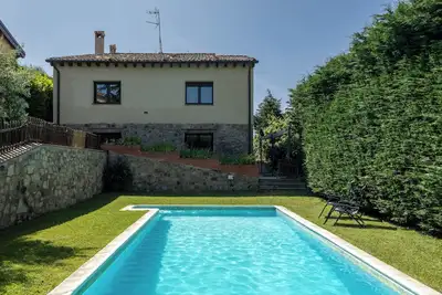 Image de Villa 'Arboleda' avec vue sur les montagnes, piscine privée et Wi-Fi