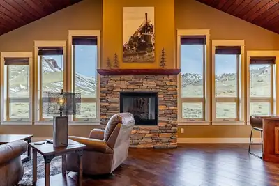 Image de Elk Meadow Retreat- an escape to luxury and comfort!