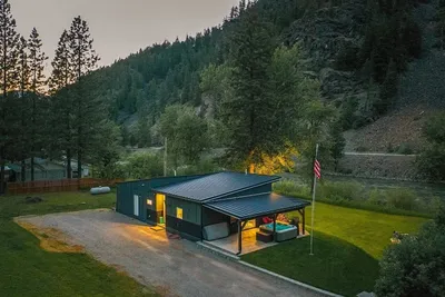 Image de Luxury Riverfront Retreat on Montana's Iconic Blackfoot River with Hot Tub