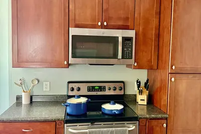 Image de Historic apartment in downtown Sackets Harbor with WiFi and a king bed.