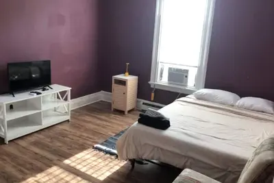 Image de Private room in enjoyable Newark with WiFi, Ac