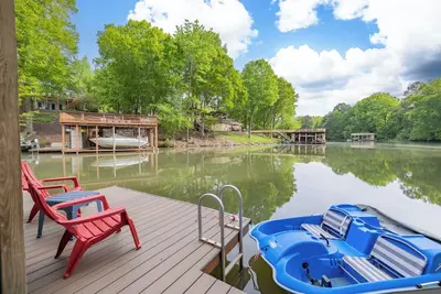 Image de Best of Both Worlds | Expansive Waterviews | Pet-Friendly