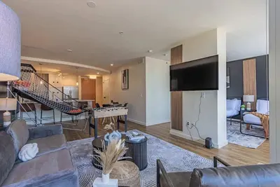 Image de Modern 1bd High Rise Apartment with Gym Parking Wd and Pool