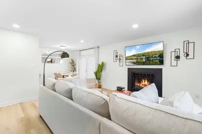 Image de 2 King Beds with Personal TVs! 2br in Raleigh!