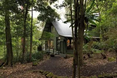 Image de Lyrebird House, an off-grid escape nestled in Foxground's lush rainforest.