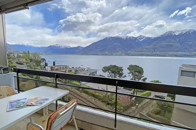 Apartment with a fantastic view of Lake Maggiore