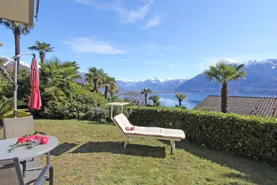 Image de First floor apartment with private garden in small residence above Locarno.