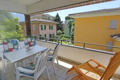 Image de Renovated apartment on side street with balcony and indoor pool