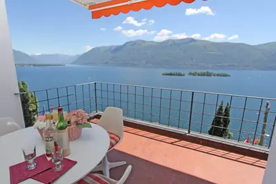 Image de Apartment in an elevated position with magnificent panoramic views of the Brissago Islands
