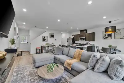 Image de Modern New Build Home | Yard Bbq Games Desks WiFi