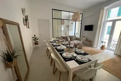 Image de Chic&moderne pour groupes&familles-10 personnes, en centre ville avec 2 balcons