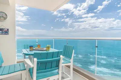 Image de Luxury modern condo at Encantame Towers W1405
