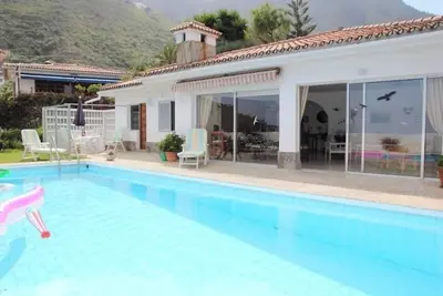 Image de Comfortable vacation home with pool and sea views in La Orotava