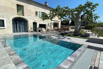 Image de Mas En Campagne, Piscine Miroir, Boulodrome, Proche De Saint Remy De Provence