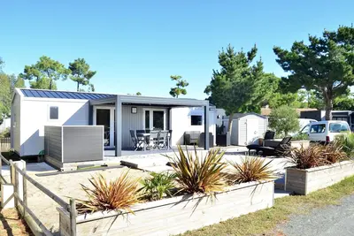 Image de Chalet pour 6 à St-Hilaire - Piscine chauffée