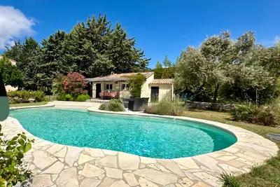 Image de Maison a 2 pas de lourmarin au calme absolu avec piscine et pool house