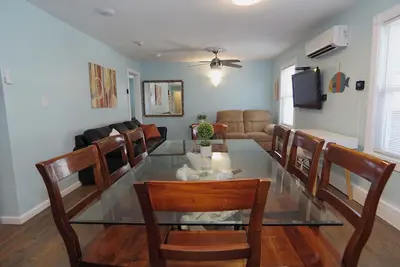 Image de The Best: 4-Bedroom, 2-Bathroom, Beach Block.