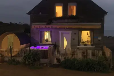 Image de Gîte Les Chardons Bleus. Vue mer \/espace bien être