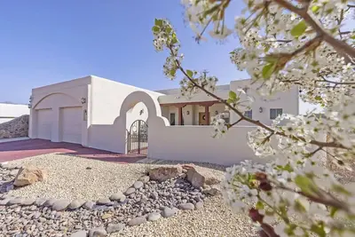 Image de Walk in the Park: Luxury/Hot Tub/Sonoma Ranch Golf