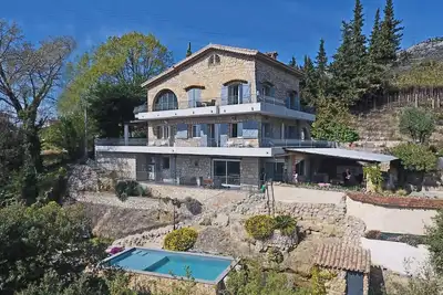 Image de Villa au calme, avec une vue imprenable sur les Baous. Idéale pours les familles