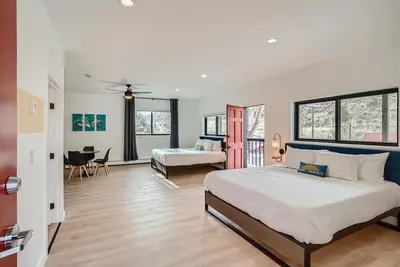 Image de 2x King Room, A/C, Balcony, Mtn Boutique Motel