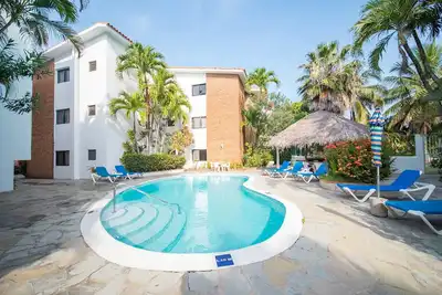 Image de 1br Comfort: Enjoy a pool, Tv & convenient access to amenities