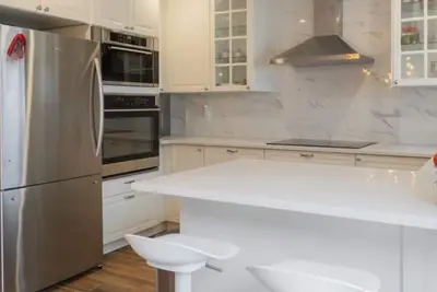 Image de Charming 3-bedroom condo on 2 levels with Ac & WiFi in marvelous canada location