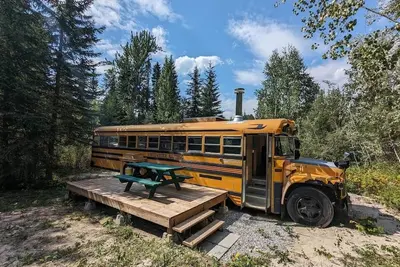 Image de Off-Grid Skoolie Retreat