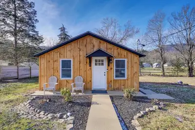Image de Peaceful Cabin w/ Fire Pit & Creek Access