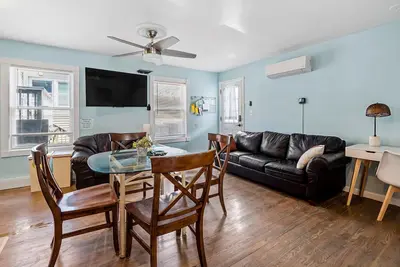 Image de 2-Bedroom, 2-Bathroom Beach Block