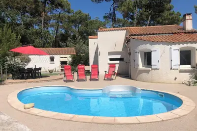 Image de 3 bed, 2 bath, villa with private heated pool, moments from blue flag beach