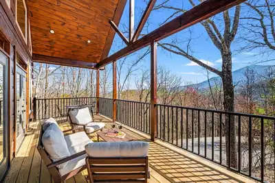 Image de Escape to the Smokies – Cozy Cabin with Hot Tub, Fireplace & Game Room!
